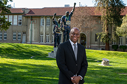 Black male in suit in front of Victory statue at 菠菜网lol正规平台